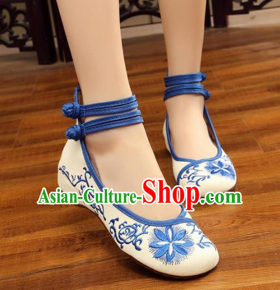 Traditional Chinese National Hanfu White Embroidered Shoes, China Princess Embroidery Flowers Shoes for Women