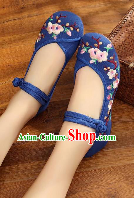 Traditional Chinese National Hanfu Blue Embroidered Shoes, China Princess Embroidery Wintersweet Shoes for Women