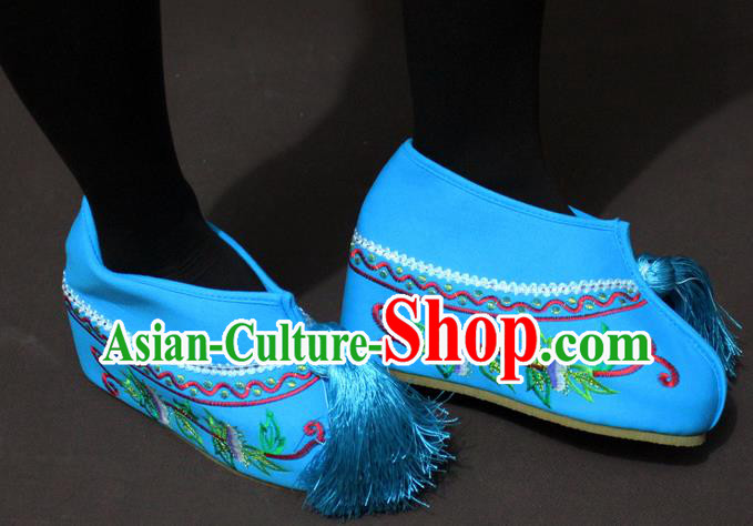 Traditional China Beijing Opera Actress Blue Embroidered Shoes, Chinese Peking Opera Diva Blood Stained Shoes