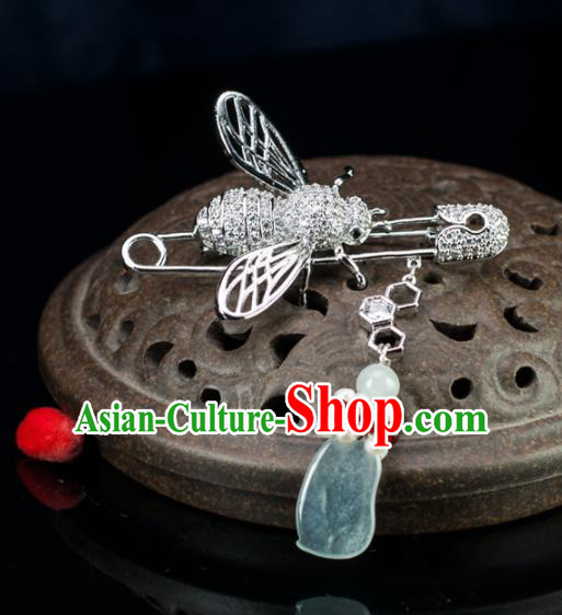 Chinese Traditional Jewelry Accessories Bee Brooch Ancient Hanfu Jadeite Jade Breastpin for Women
