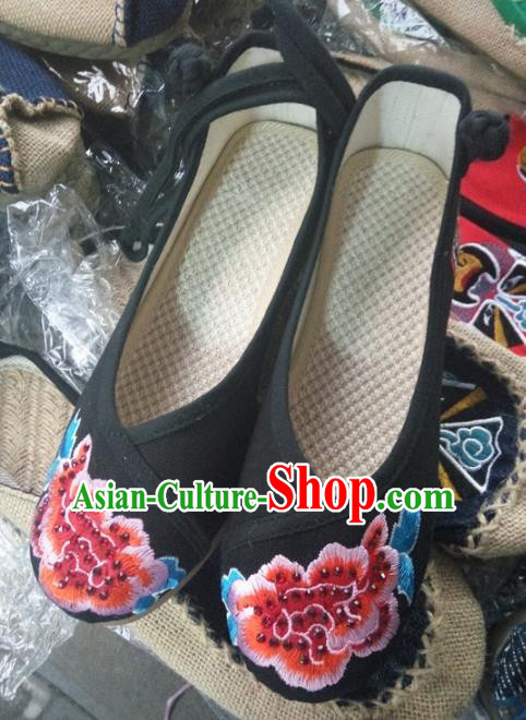 Chinese Traditional Handmade Embroidered Peony Shoes Black Cloth Shoes for Women