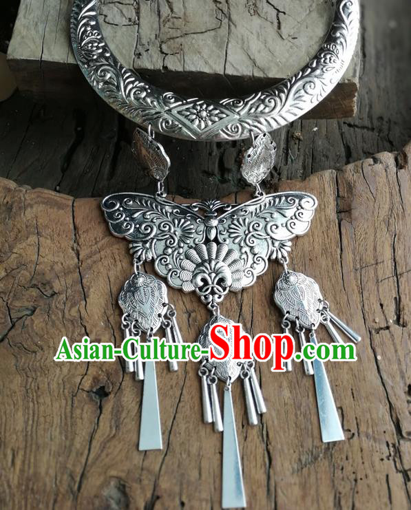 Chinese Ethnic Carving Butterfly Folk Dance Necklace Traditional National Jewelry Accessories for Women