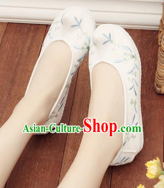 Asian Chinese Wedding Shoes Embroidery White Princess Shoes, Traditional China Handmade Hanfu Shoes Embroidered Shoes