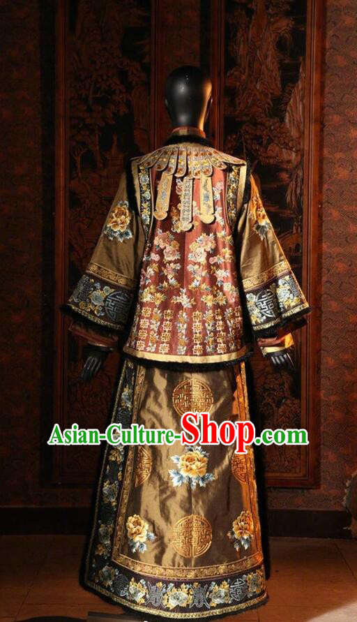 Traditional Chinese Qing Dynasty Manchu Dowager Countess Embroidered Costume for Women