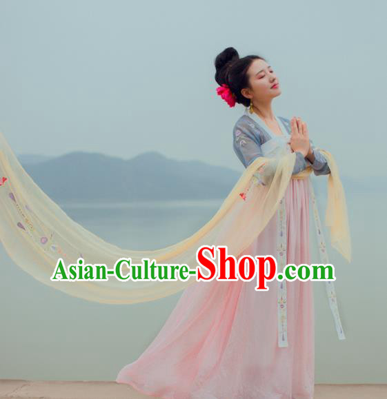 China Traditional Tang Dynasty Imperial Concubine Costume Ancient Palace Lady Embroidered Dress for Women