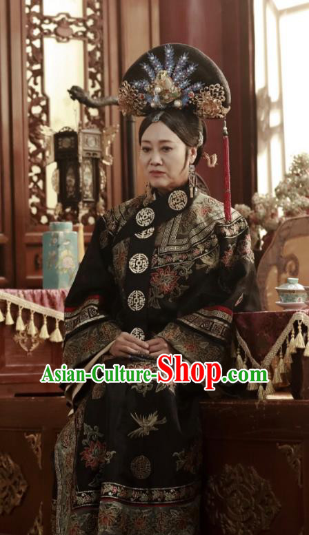 Chinese Ancient Qing Dynasty Manchu Empress Dowager Xiao Zhuang Embroidered Historical Costume for Women