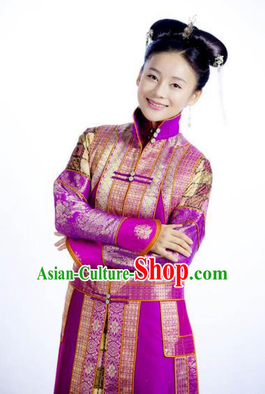 Chinese Ancient Qing Dynasty Manchu Yongzheng Empress Embroidered Historical Costume for Women