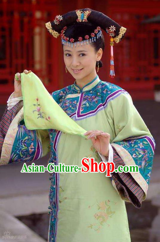 Chinese Ancient Qing Dynasty Kangxi Imperial Consort Embroidered Manchu Historical Costume for Women