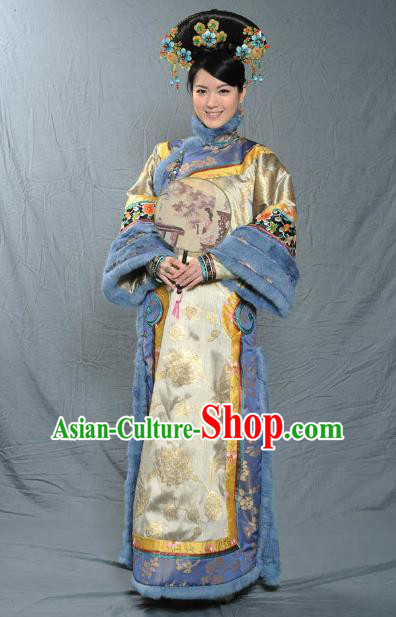 Chinese Qing Dynasty Manchu Empress of Kangxi Historical Costume Ancient Palace Lady Clothing for Women