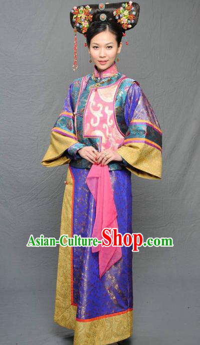 Chinese Qing Dynasty Manchu Princess of Kangxi Historical Costume Ancient Palace Lady Clothing for Women