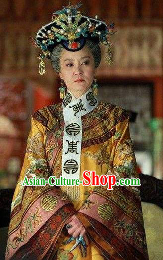 Chinese Ancient Qing Dynasty Empress Dowager of Qianlong Manchu Dress Historical Costume for Women