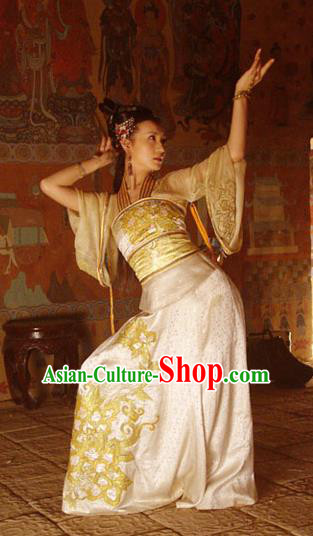 Chinese Ancient Song Dynasty Princess of Khotan Kingdom Embroidered Replica Costume for Women