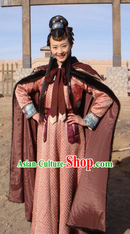 Chinese Traditional Tang Dynasty Hofdame Swordswoman Embroidered Replica Costume for Women