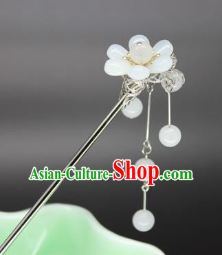 Chinese Ancient Handmade Hair Accessories White Beads Tassel Step Shake Hair Stick Hairpins for Women