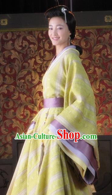 Ancient Chinese Han Dynasty Empress Wang Zhi Traditional Replica Costume Queen Hanfu Dress for Women