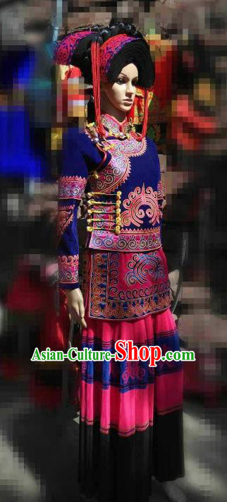 Traditional Chinese Yi Nationality Embroidered Costume, China Yi Ethnic Minority Dance Clothing and Headwear for Women