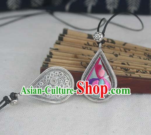 Chinese Traditional Miao Sliver Embroidered Necklace Traditional Hmong Necklet for Women