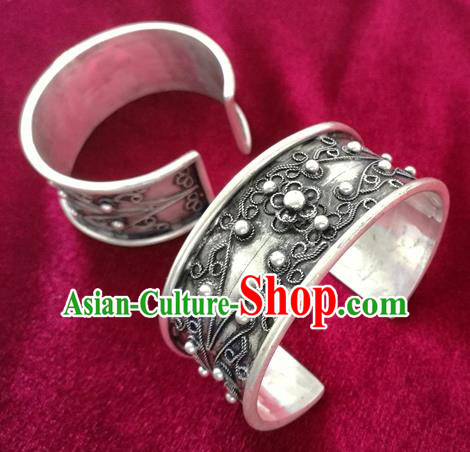 Handmade Chinese Miao Nationality Solid Flower Bracelet Traditional Hmong Sliver Bangle for Women