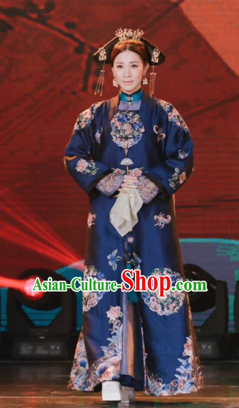 Chinese Ancient Qing Dynasty Manchu Empress Story of Yanxi Palace Queen Embroidered Costumes and Headpiece for Women