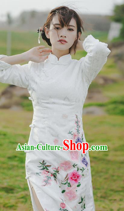 Chinese National White Silk Qipao Dress Traditional Costumes Tang Suit Cheongsam for Women