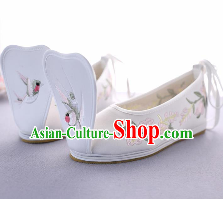 Traditional Chinese Ancient Princess Embroidered White Shoes Cloth Shoes Handmade Hanfu Shoes for Women