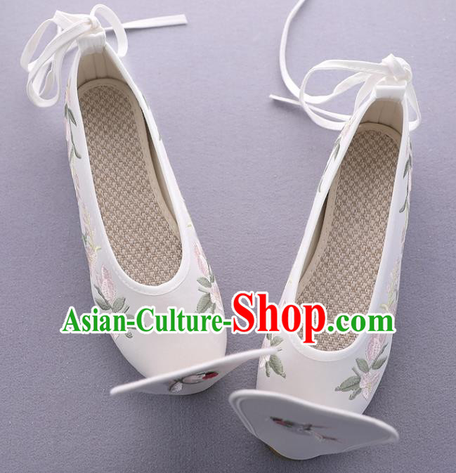 Traditional Chinese Ancient Princess Embroidered White Shoes Cloth Shoes Handmade Hanfu Shoes for Women