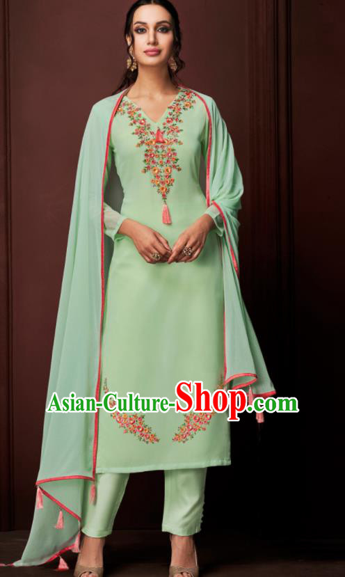 Asian Indian Punjabis Embroidered Green Blouse and Pants India Traditional Kurti Costumes Complete Set for Women