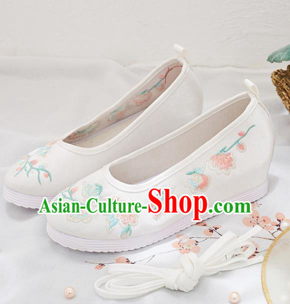 Traditional Chinese Embroidered Plum White Satin Shoes Hanfu Shoes National Shoes for Women