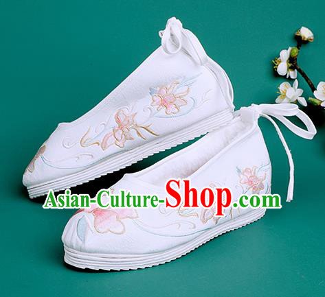 Chinese Traditional Winter White Embroidered Shoes Hanfu Shoes Princess Shoes for Women