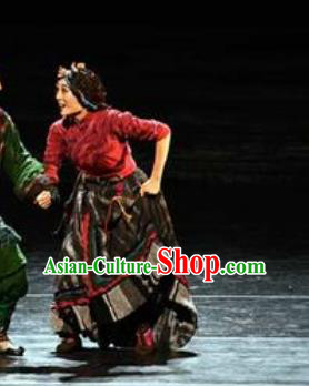 Chen Ai Luo Ding Chinese Tibetan Nationality Dress Stage Performance Dance Costume and Headpiece for Women