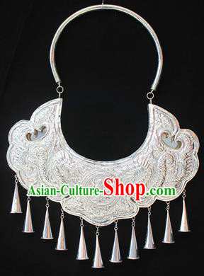 Traditional Chinese Miao Nationality Sliver Necklet Hmong Wedding Carving Necklace for Women