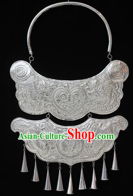 Traditional Chinese Miao Nationality Sliver Necklet Hmong Wedding Carving Butterfly Necklace for Women