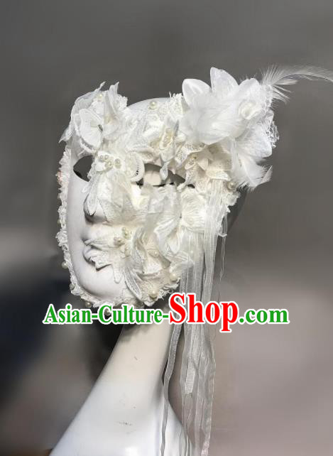 Top Halloween Stage Show Accessories Brazilian Carnival Catwalks White Lace Feather Face Mask for Women