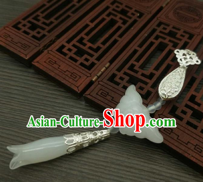 Traditional Chinese Ancient Palace Jade Butterfly Brooch Handmade Hanfu Breastpin Pendant for Women