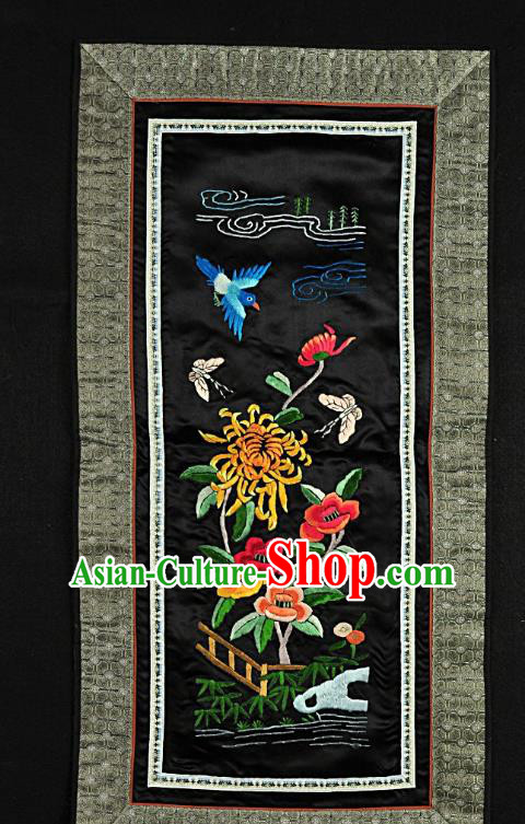 Traditional Chinese Embroidered Chrysanthemum Camellia Decorative Painting Hand Embroidery Birds Black Silk Picture Craft
