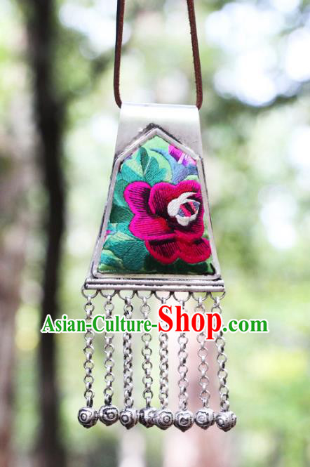 China National Green Embroidered Necklace Handmade Ethnic Women Bells Tassel Accessories