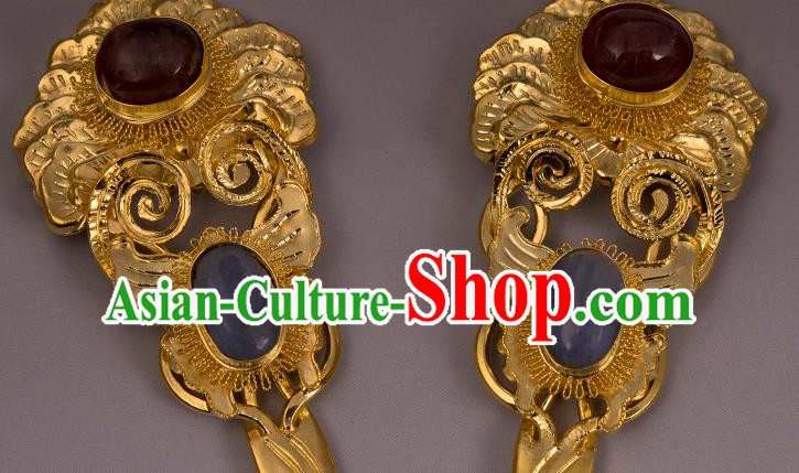 China Ancient Queen Golden Butterfly Hairpin Handmade Hair Accessories Traditional Ming Dynasty Court Gems Hair Stick