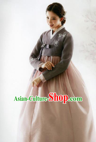 Korean Traditional Hanbok Mother Grey Blouse and Pink Dress Outfits Asian Korea Wedding Fashion Costume for Women