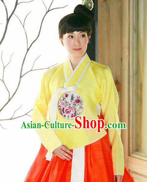 Korean Traditional Hanbok Garment Yellow Blouse and Red Dress Asian Korea Fashion Costume for Women
