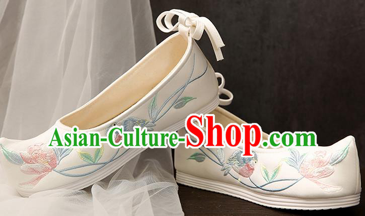 Chinese Traditional White Embroidered Shoes Opera Shoes Hanfu Shoes Wedding Shoes for Women