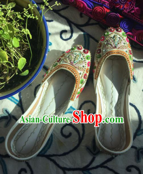 Asian India Traditional Embroidered Beads Leather Shoes Indian Handmade Shoes for Women