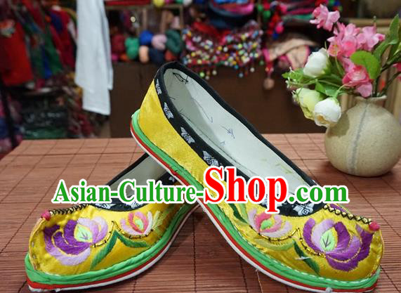 Traditional Chinese Wedding Yellow Embroidered Chrysanthemum Shoes Princess Shoes National Shoes Hanfu Shoes for Women