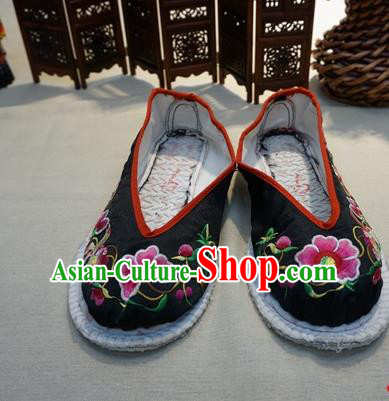 Traditional Chinese Ethnic Embroidered Goldfish Black Shoes Handmade Yunnan National Shoes Wedding Shoes for Women
