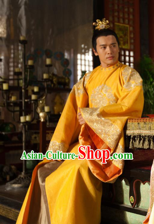 Chinese Ancient Crown Prince Hanfu Clothing and Hairdo Crown Drama The World of Love King Zongzheng Fenglin Golden Costumes Apparels
