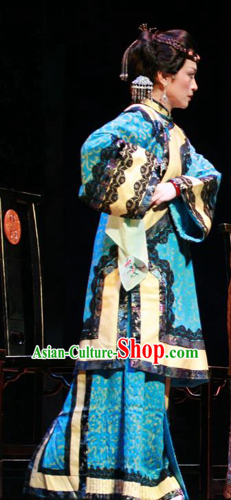 Chinese Beijing Opera Rich Female Garment Costumes and Hair Accessories Traditional Peking Opera The Golden Cangue Dowager Dress Apparels