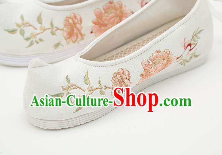 Chinese Handmade White Embroidered Shoes Traditional Ming Dynasty Female Bow Shoes Hanfu Shoes Ancient Princess Shoes