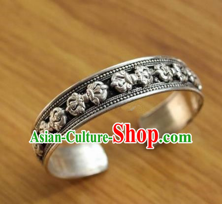 Chinese Traditional Tibetan Nationality Bracelet Jewelry Accessories Decoration Handmade Zang Ethnic Silver Carving Bangle for Women